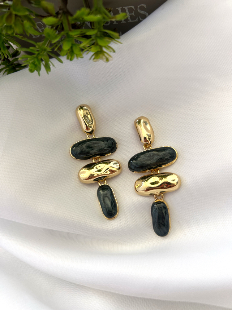 Solea Black Earring 