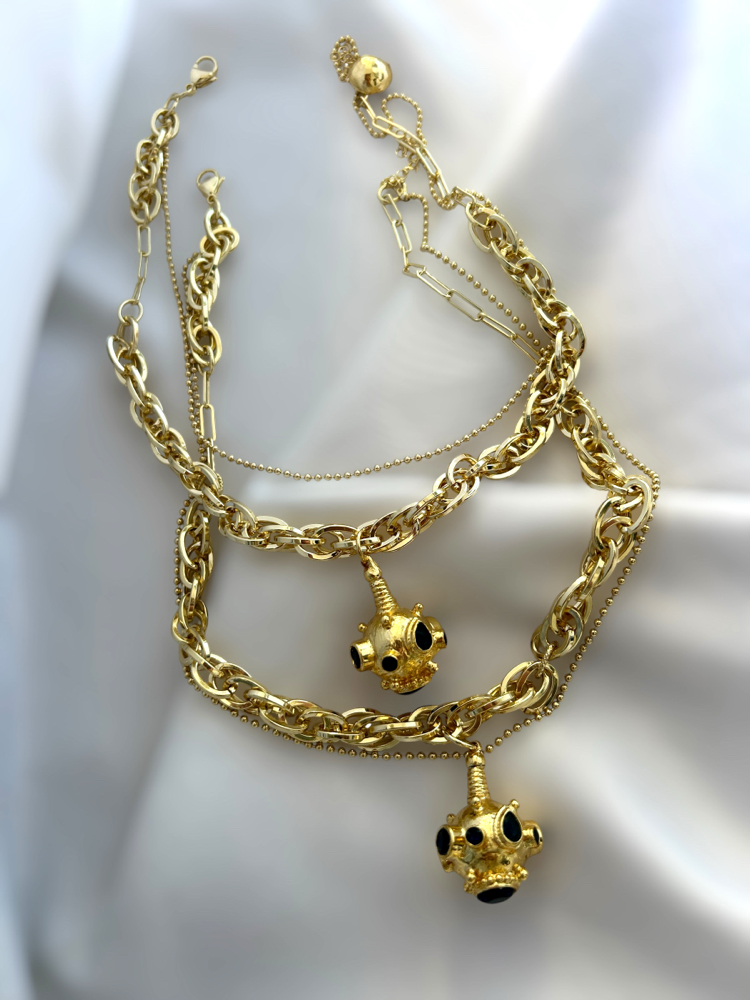 Regina Nera Necklace 