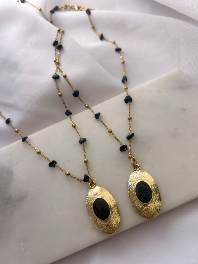 Maelis Necklace (Black)