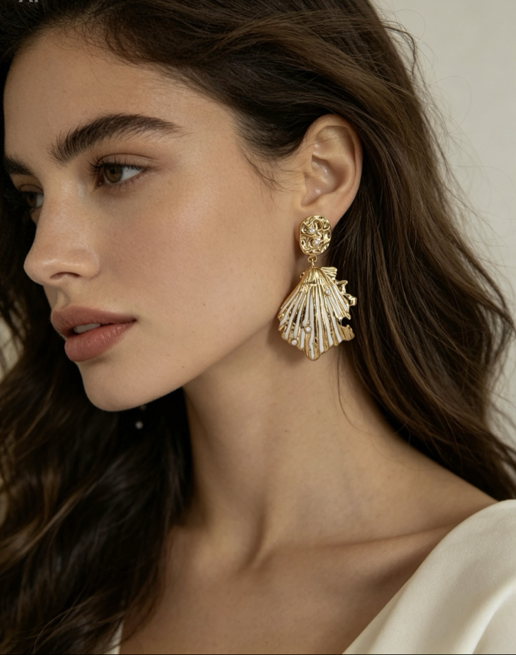Shell white earring