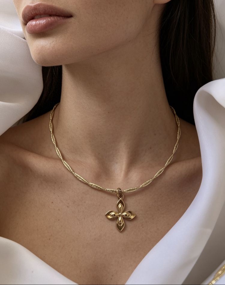 Soft Fleur Choker