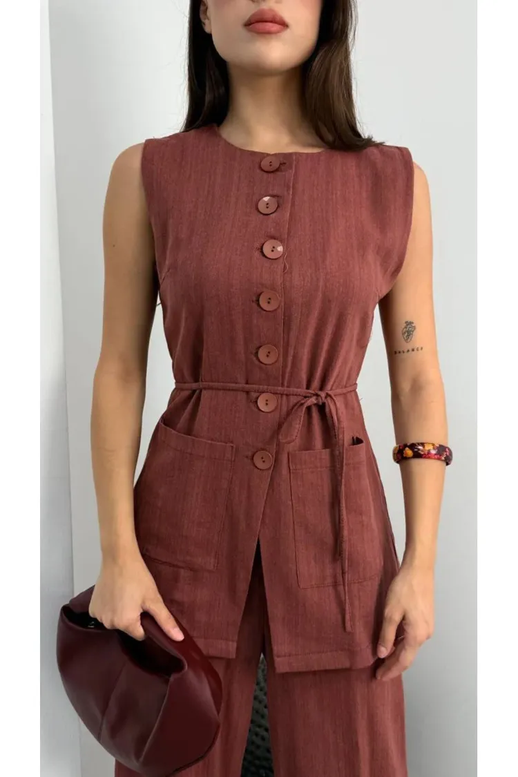 düğmeli kuşaklı keten takım bordo