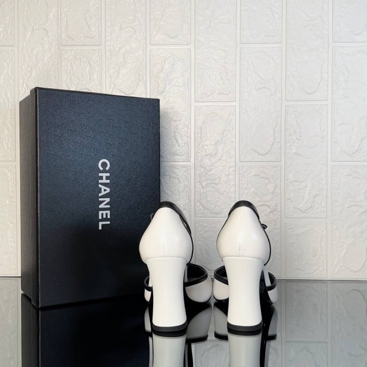Chanel Lambskin & Patent Calfskin Beyaz Siyah Topuklu (İthal)