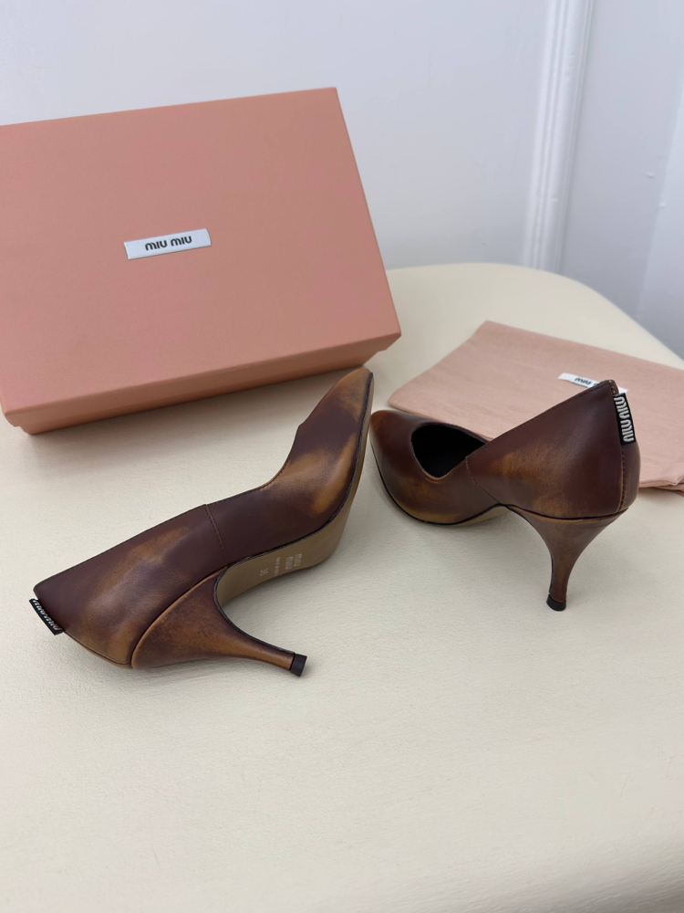 Miu Miu Waxed Calfskin Pointy Toe Pump Vintage (Premium)