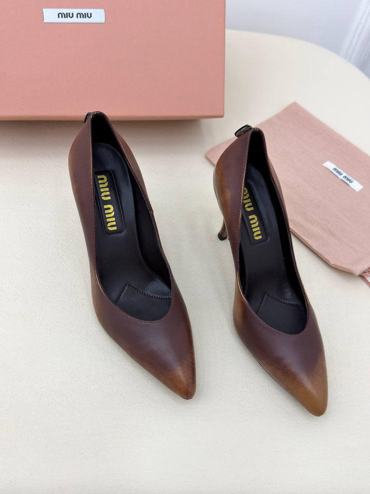 Miu Miu Waxed Calfskin Pointy Toe Pump Vintage (Premium)