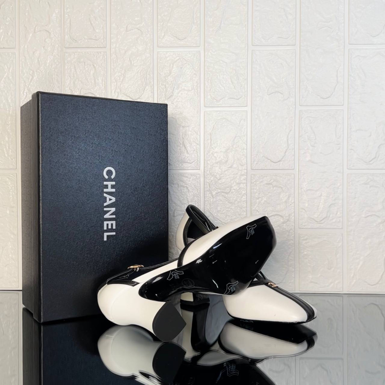 Chanel Lambskin & Patent Calfskin Beyaz Siyah Topuklu (İthal)