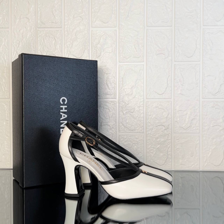 Chanel Lambskin & Patent Calfskin Beyaz Siyah Topuklu (İthal)