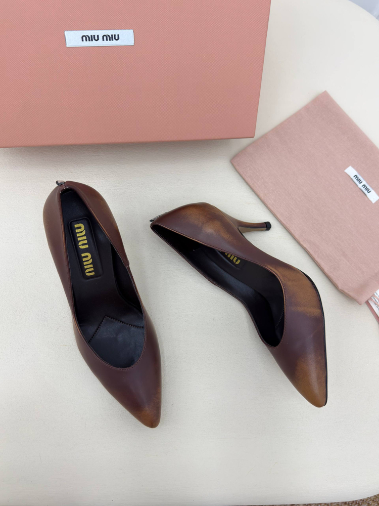 Miu Miu Waxed Calfskin Pointy Toe Pump Vintage (Premium)