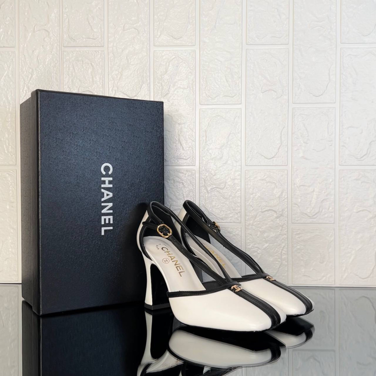 Chanel Lambskin & Patent Calfskin Beyaz Siyah Topuklu (İthal)