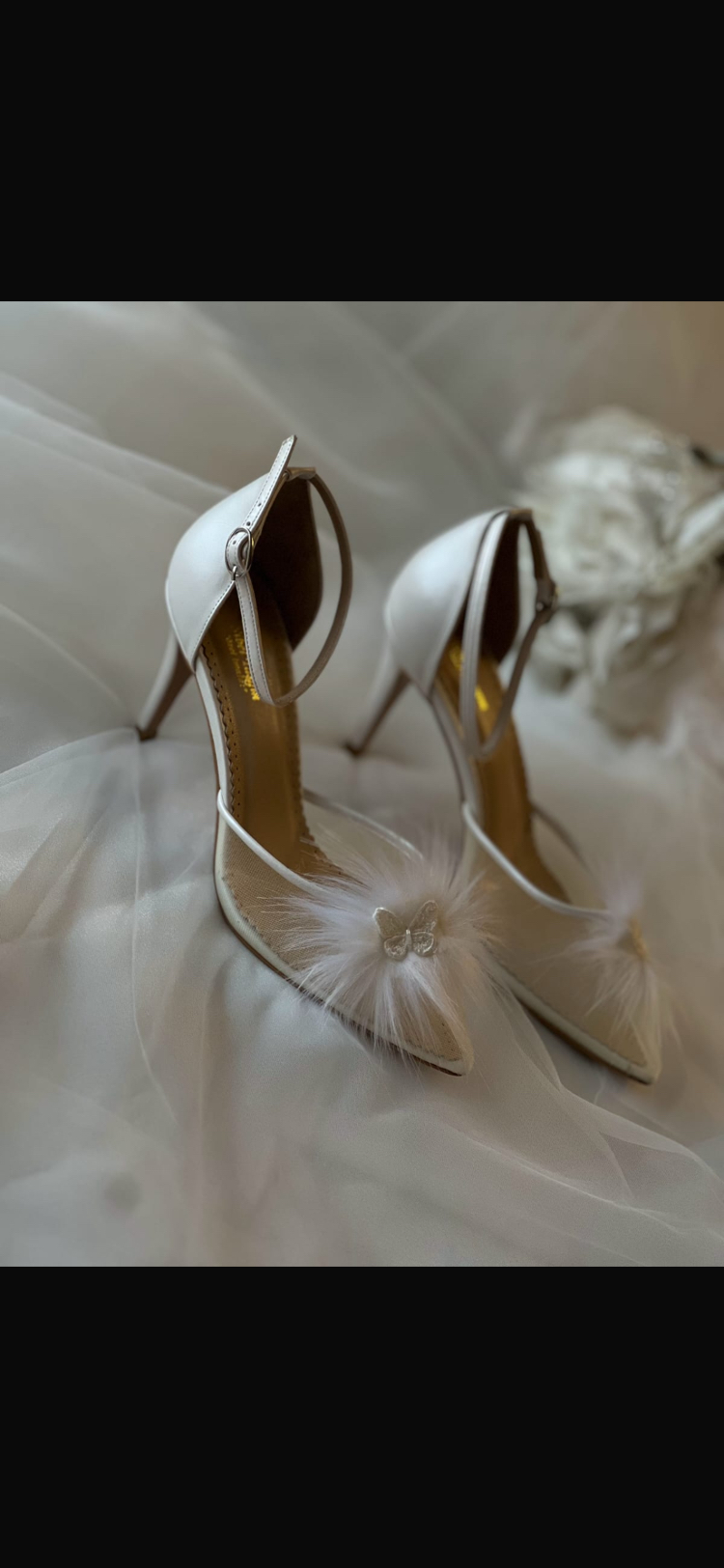 Beyazın Büyüsü: Tüylü ve Kelebekli Özel Tasarım Stiletto