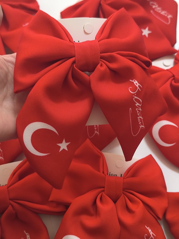 kırmızı toka