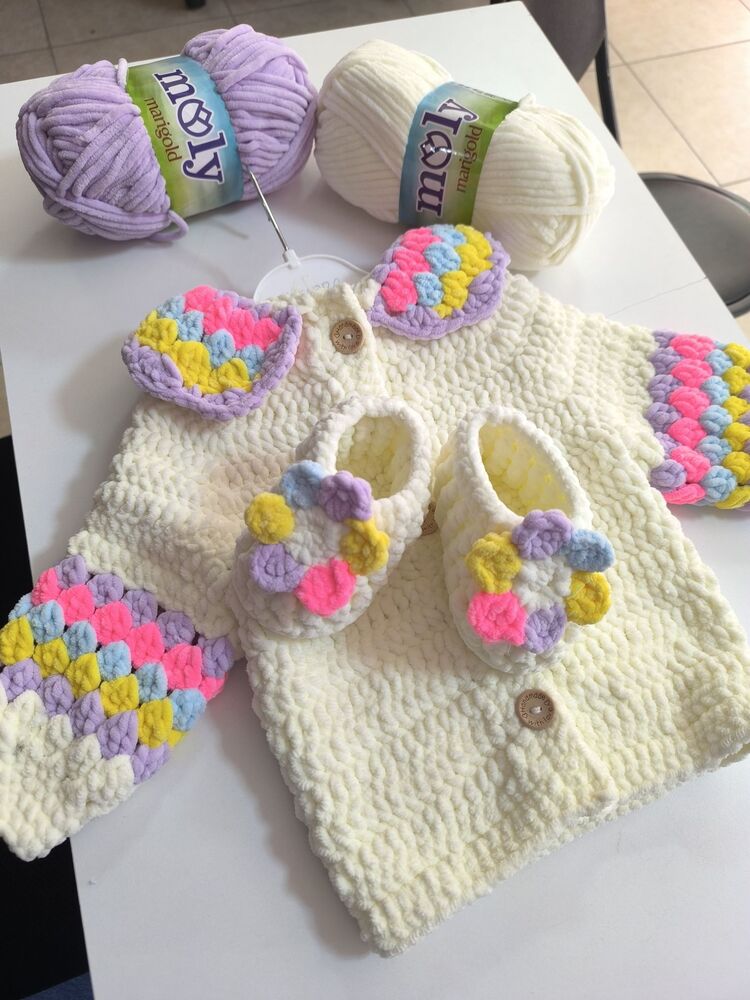 Bebek hırka ve patik set