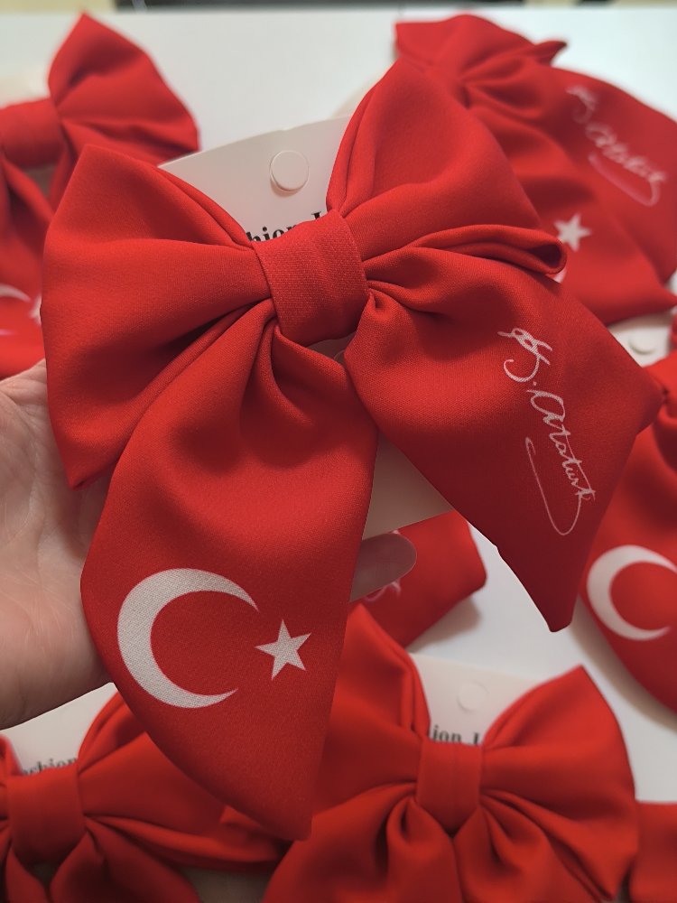 kırmızı toka