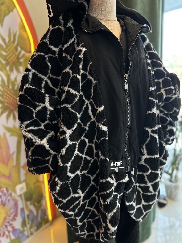 Zebra desenli peluş tasarım mont