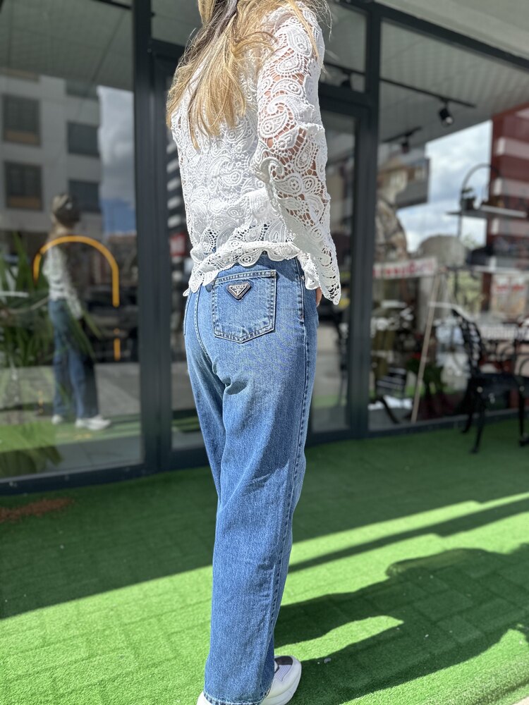 Güpürlü saten yaka gömlek