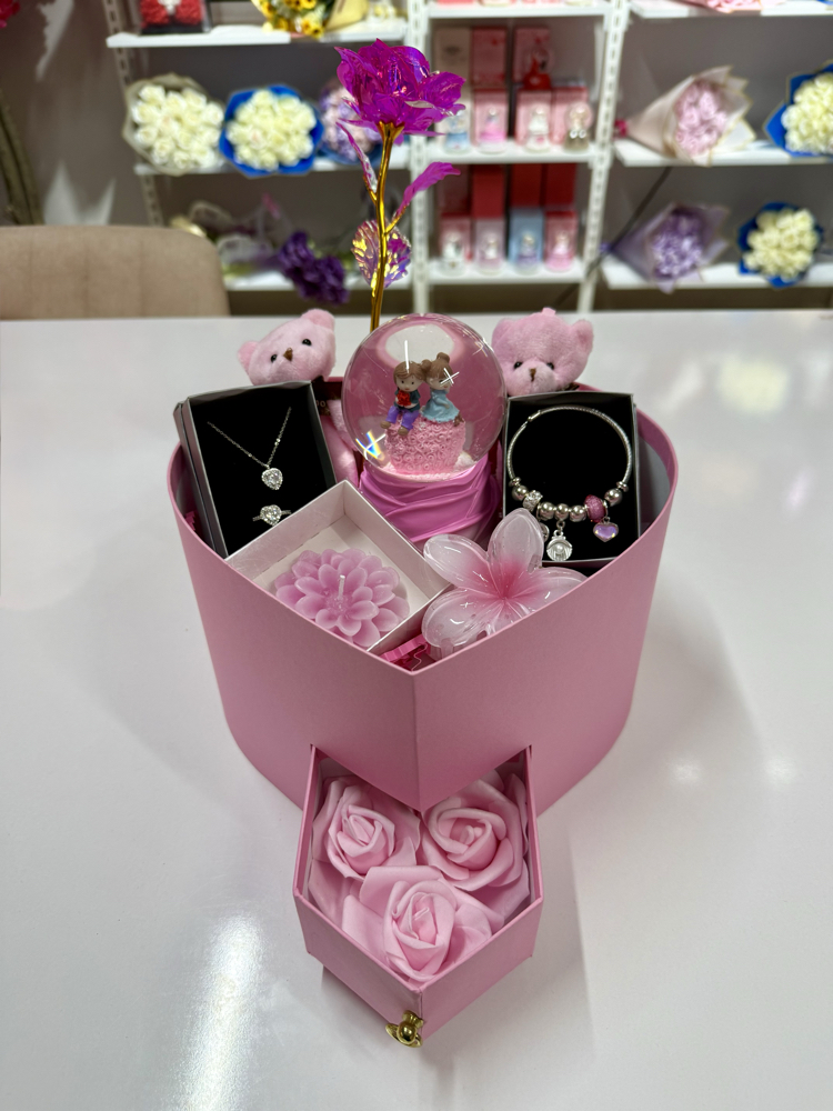 FULL PEMBE AŞK EVRENİ