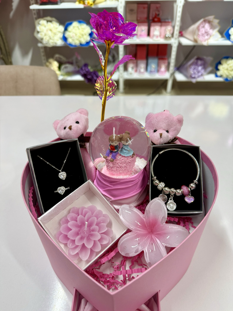 FULL PEMBE AŞK EVRENİ