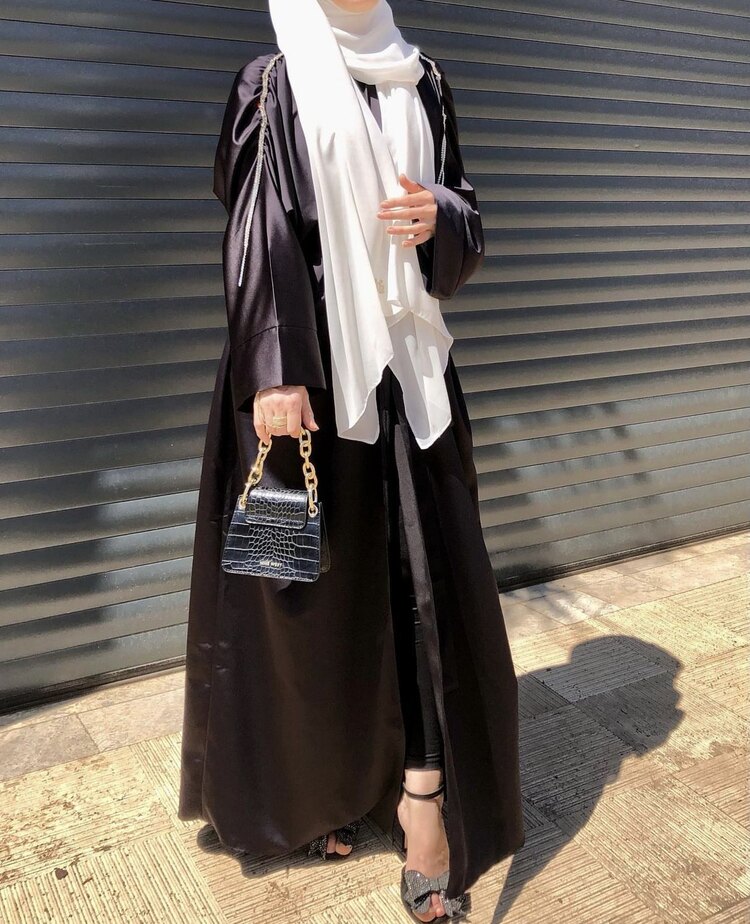 İpek Saten Omuzları Taşlı Abaya