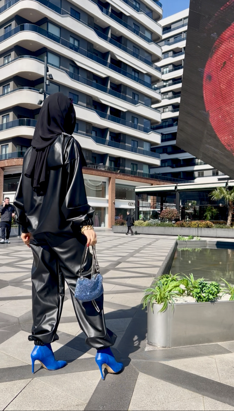 Omuzu Fiyonklu Siyah Deri Takım