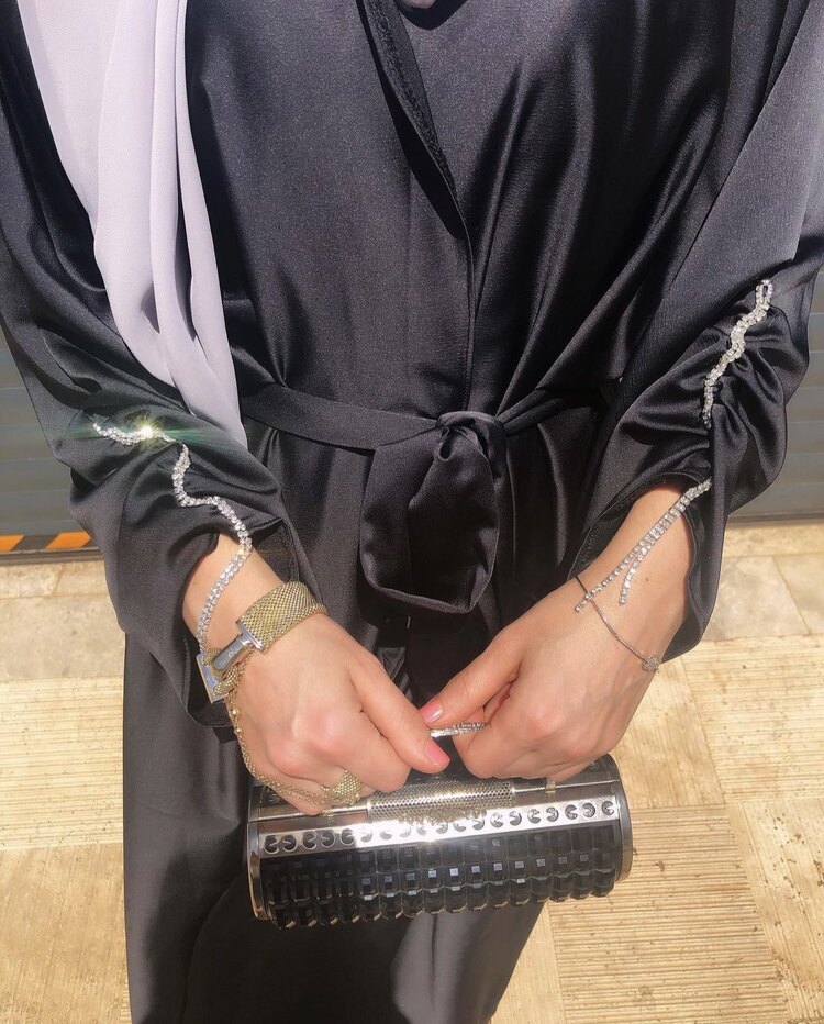 İpel Saten Kolları Taşlı abaya