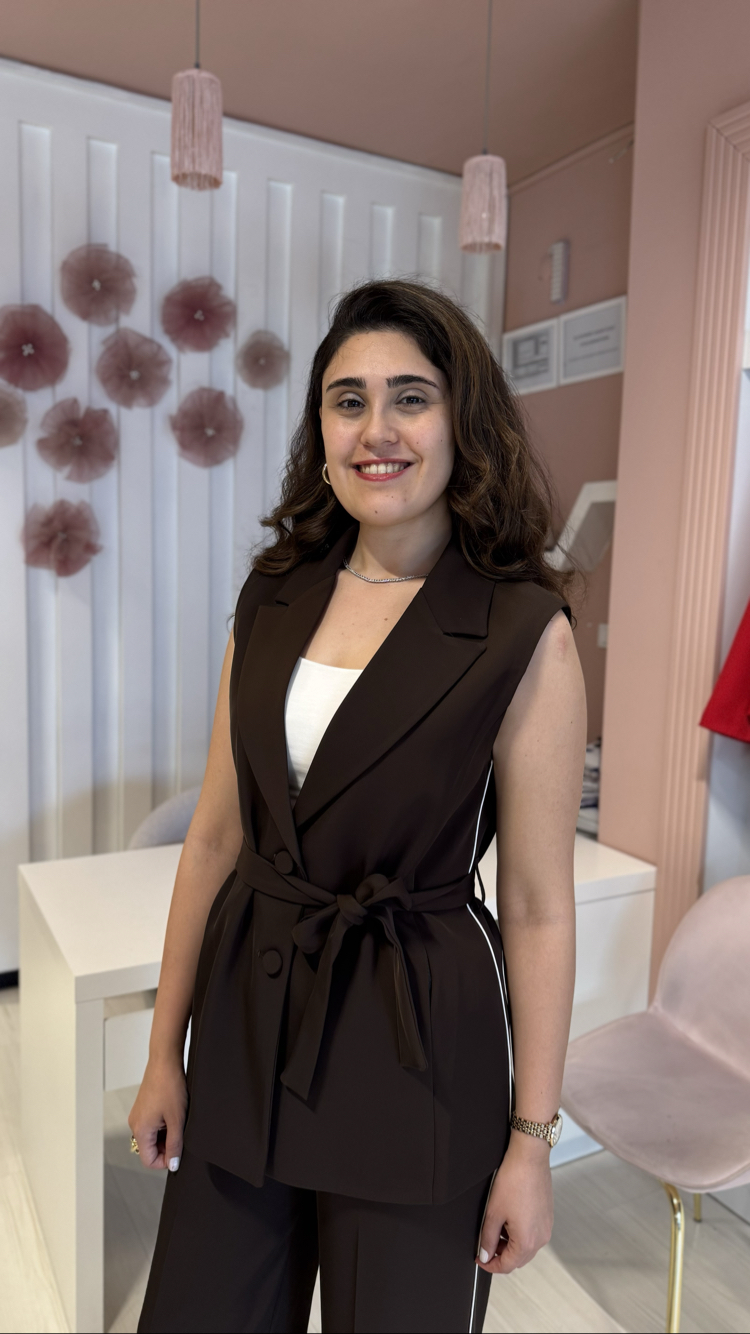 Kahve Şerit Detaylı Yelekli Takım