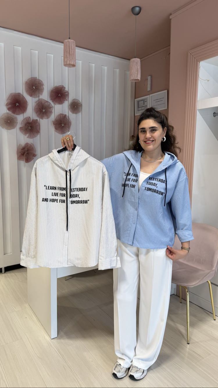 Beyaz Çizgili Kapüşonlu Tensel Gömlek