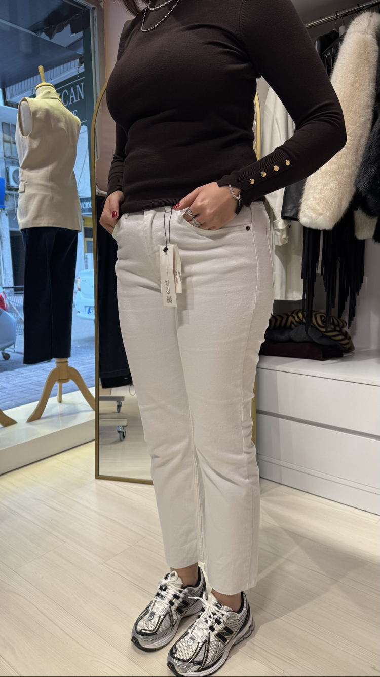 Beyaz Kesik Paça Boy Fit Jean