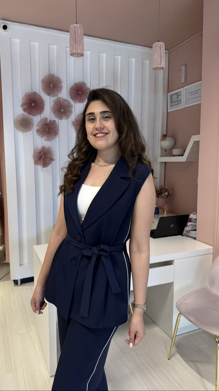 Lacivert Şerit Detaylı Yelekli Takım