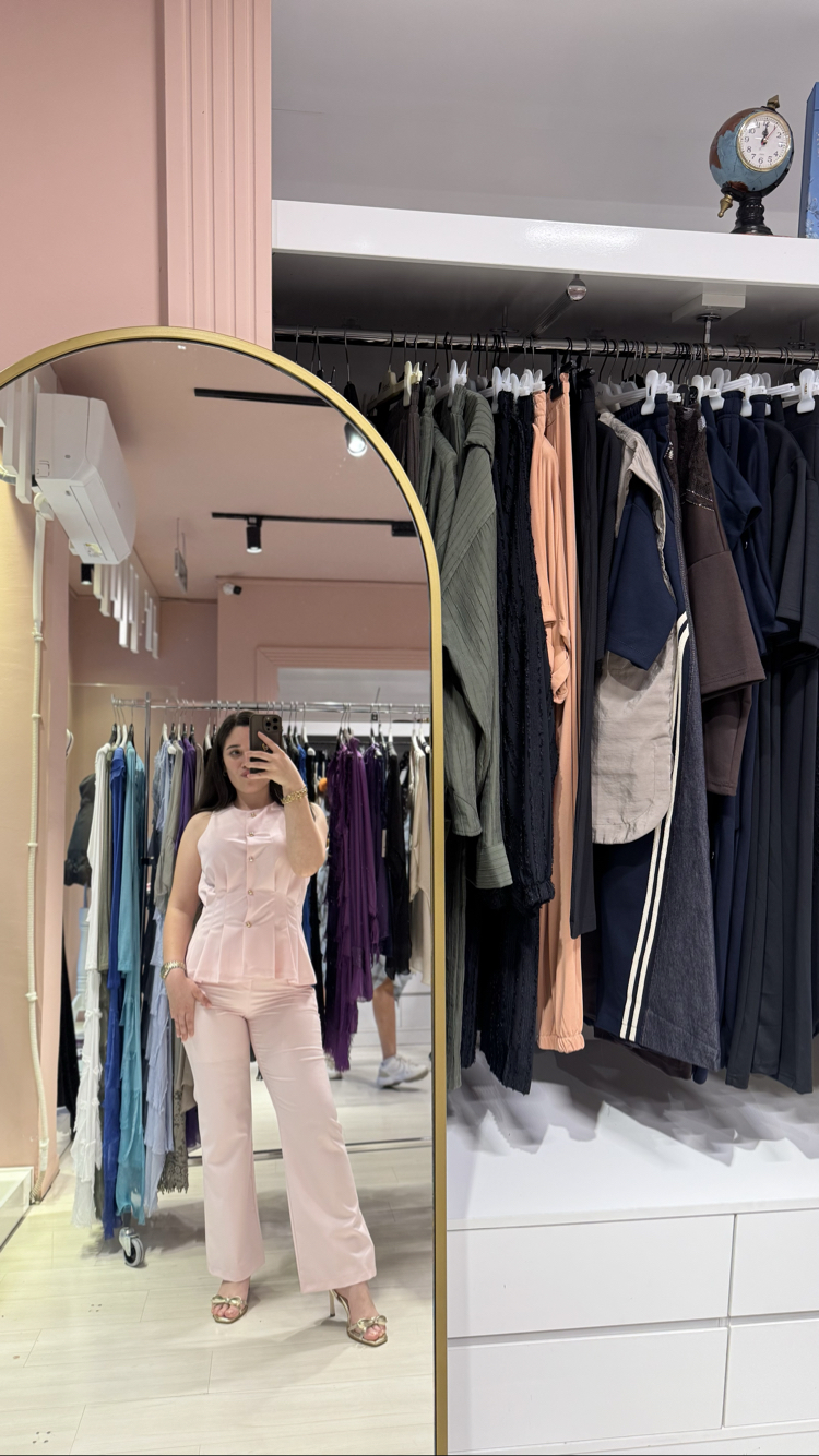 Pembe Yelekli Gold Düğmeli Takım