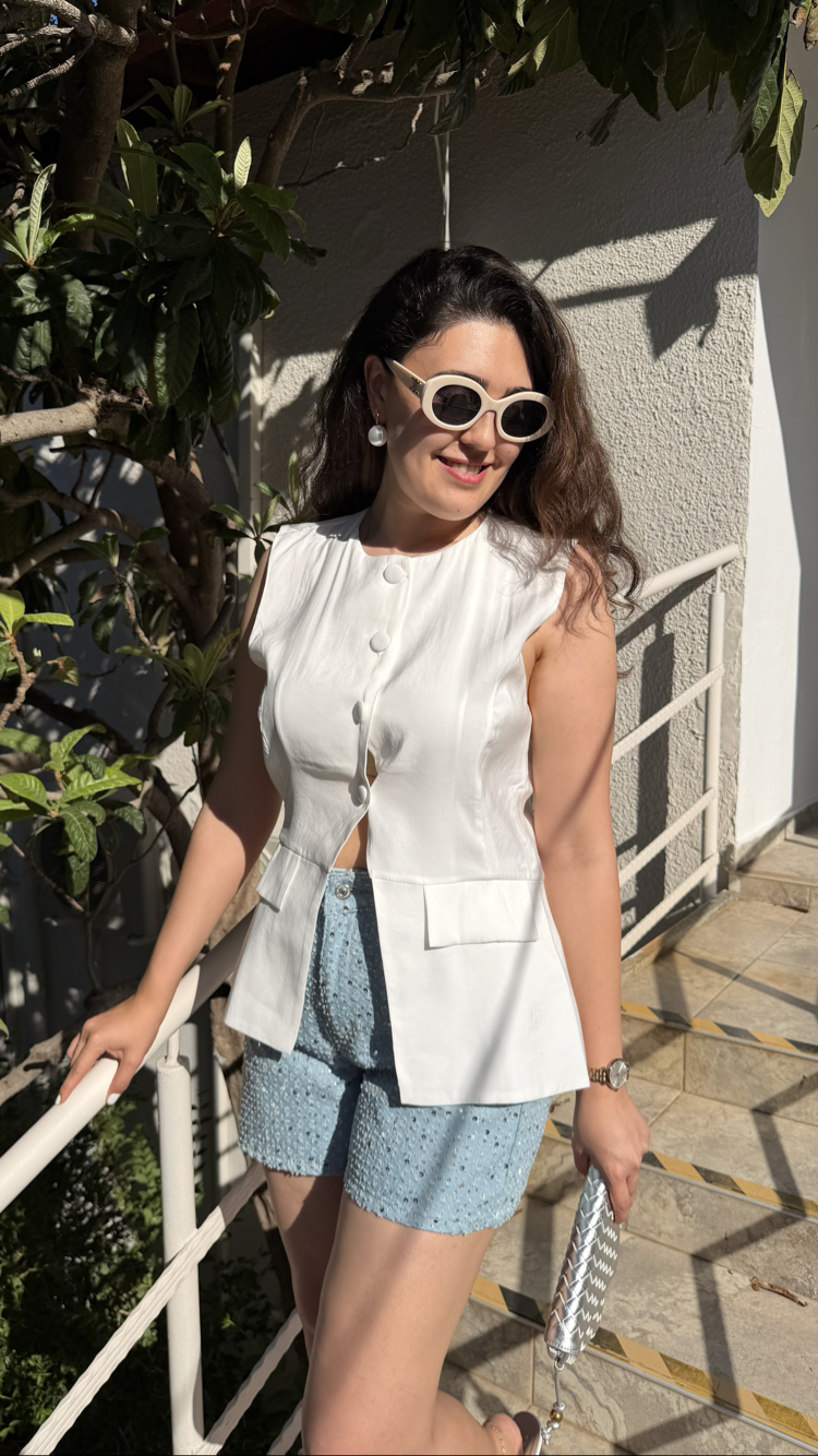 Pul Detaylı Kot Şort