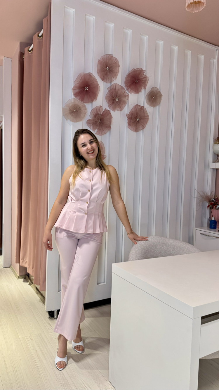 Pembe Yelekli Gold Düğmeli Takım