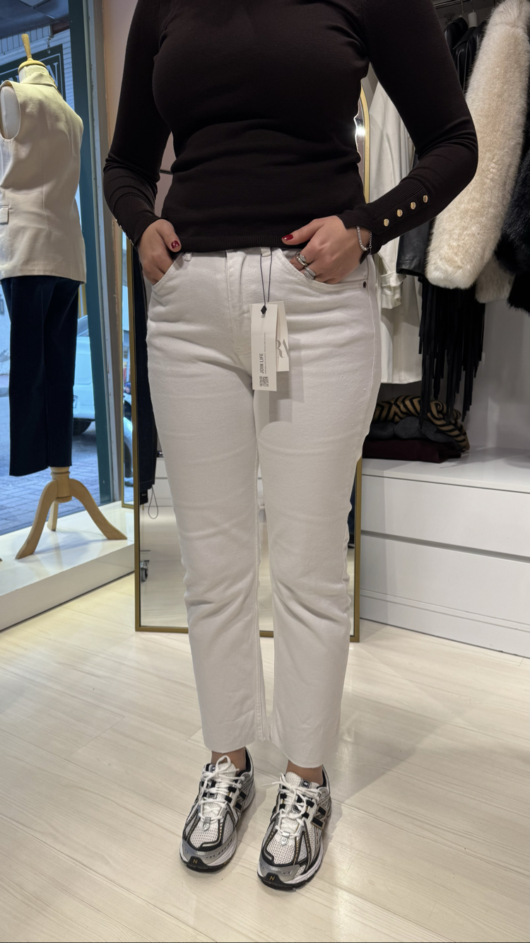 Beyaz Kesik Paça Boy Fit Jean