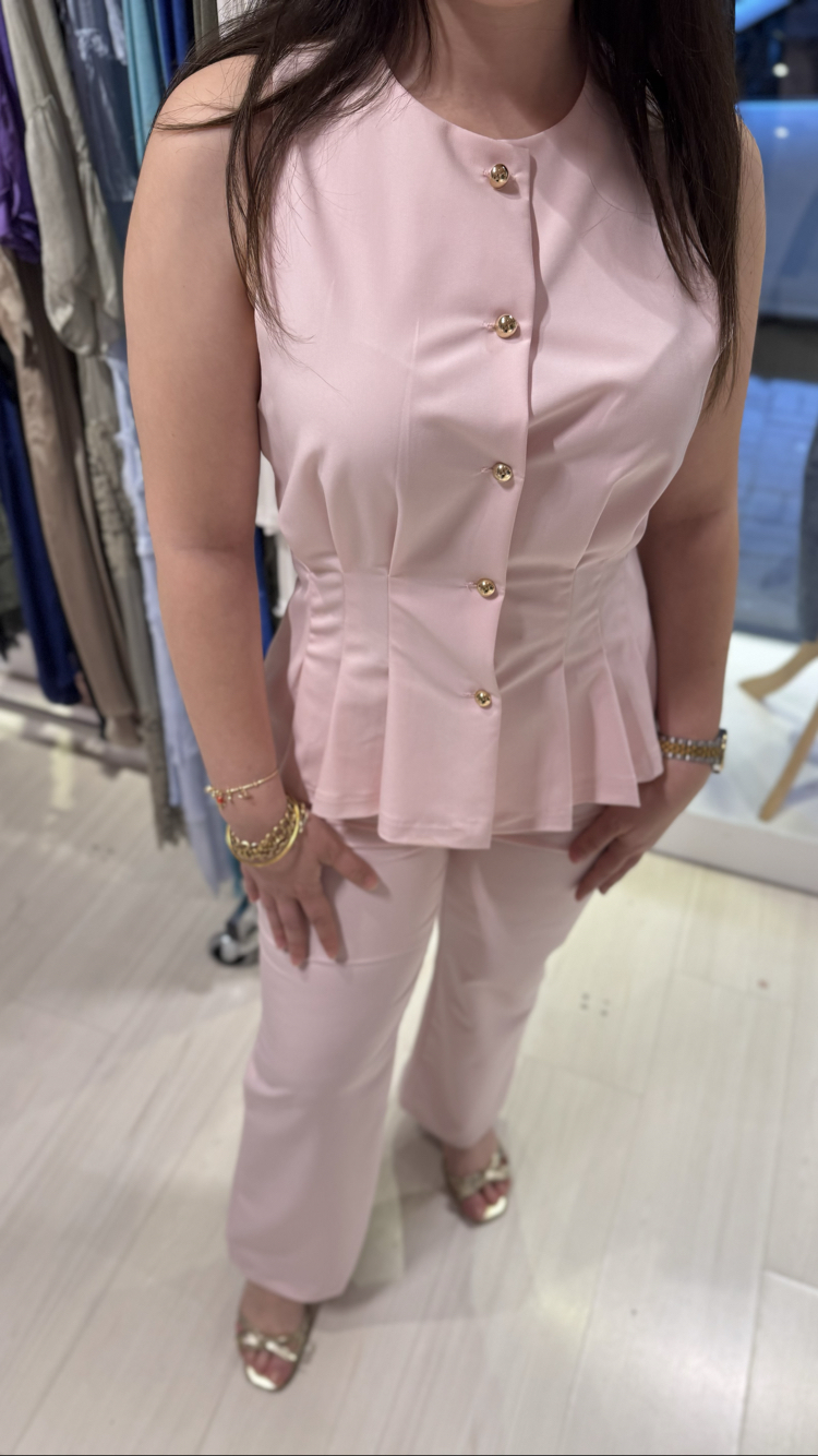Pembe Yelekli Gold Düğmeli Takım
