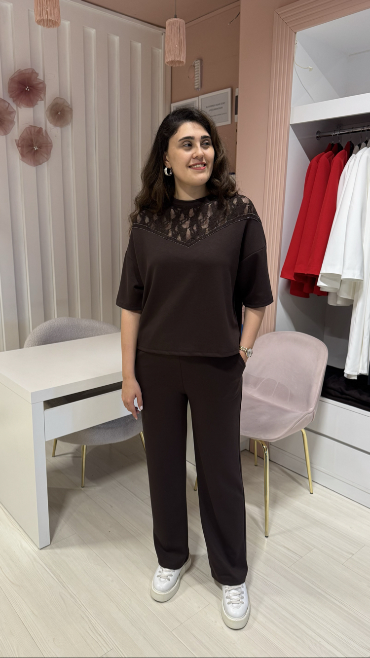 Yakası Dantel Detaylı Kahve Modal Takım