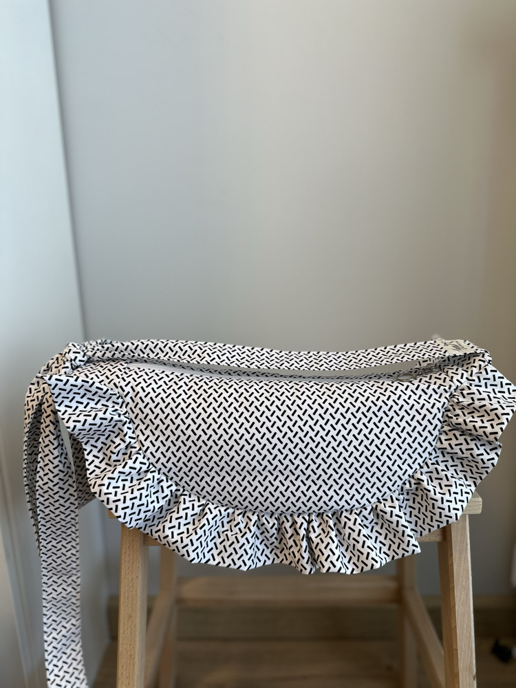 Siyah beyaz fırfırlı moonbag