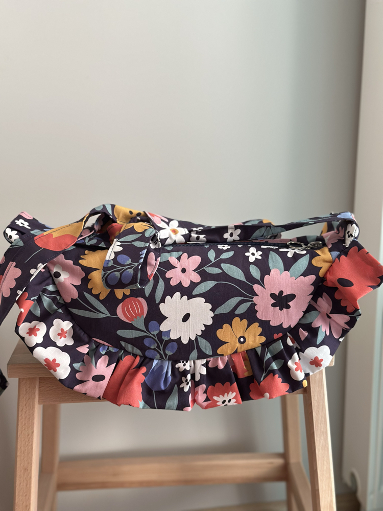 Çiçekli fırfırlı moonbag