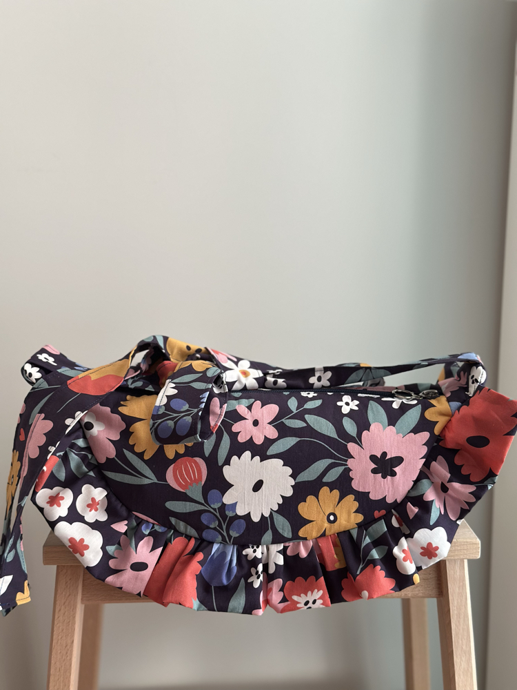 Çiçekli fırfırlı moonbag