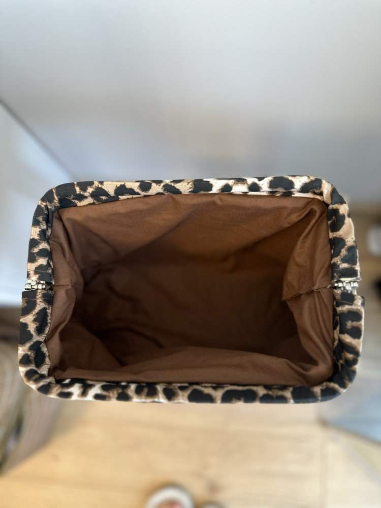Leopar burslu çanta