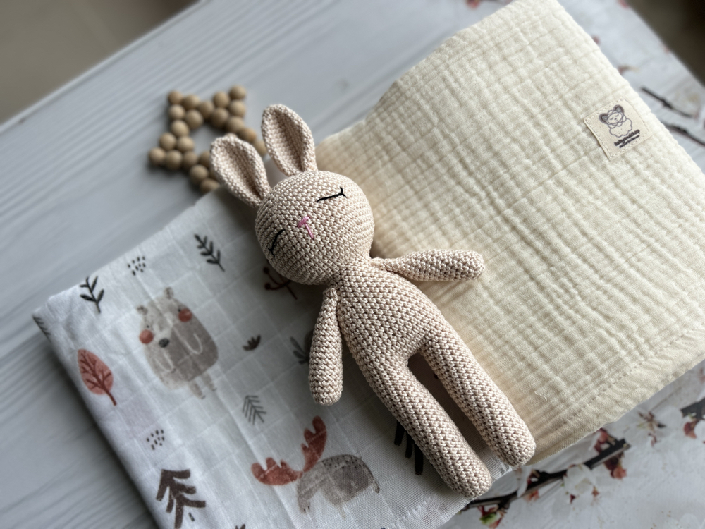 Açık krem rengi amigurumi tavşan-müslin set