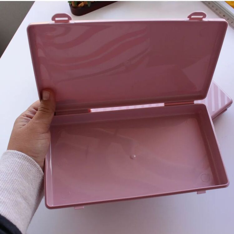üç adet pembe kilitli organizer