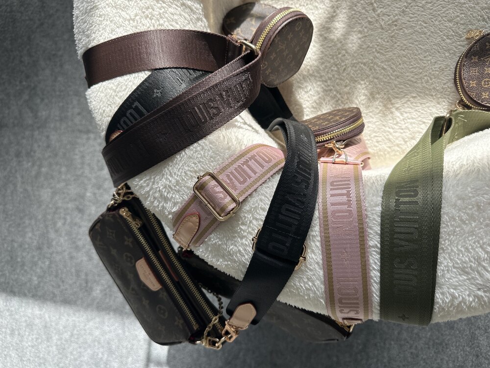 LV Multi Pochette