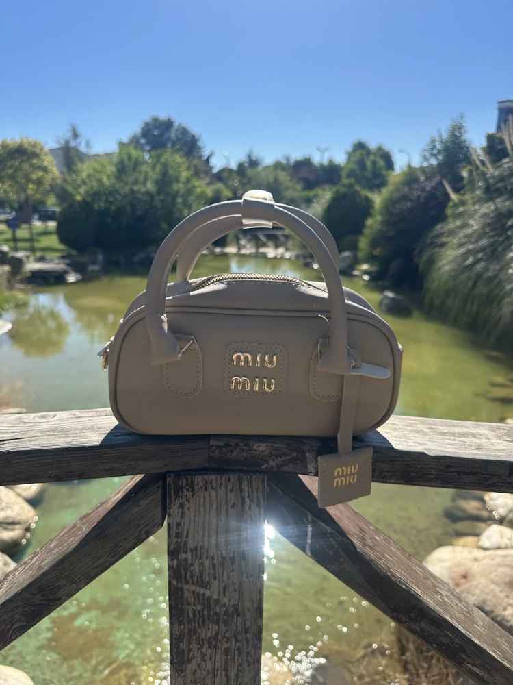 MIU MIU el çantası