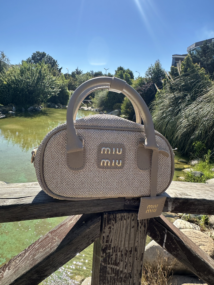 MIU MIU el çantası