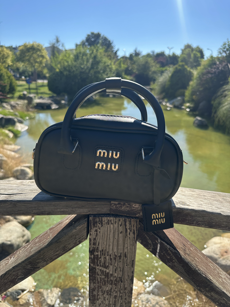 MIU MIU el çantası