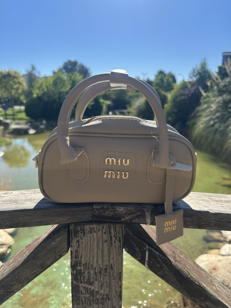 MIU MIU el çantası