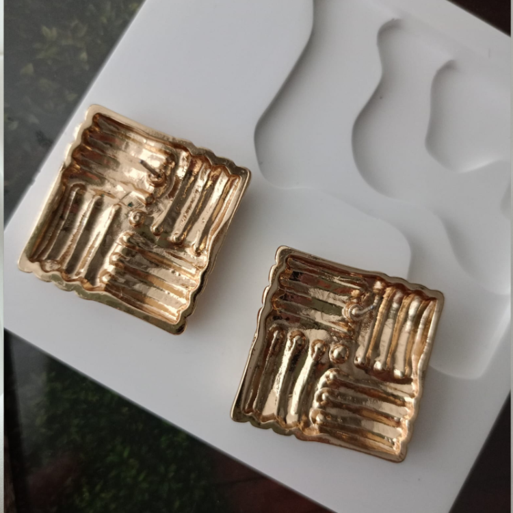 Gold Kare Retro Küpe