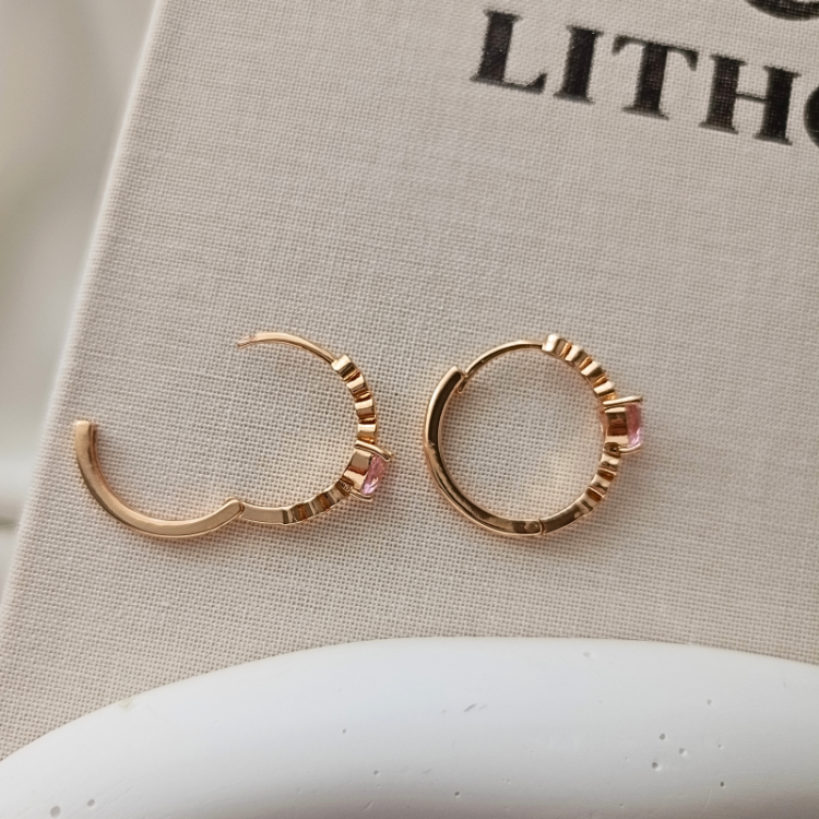 Kalp Detayli Pembe Zirkon Taşlı Gold Küpe