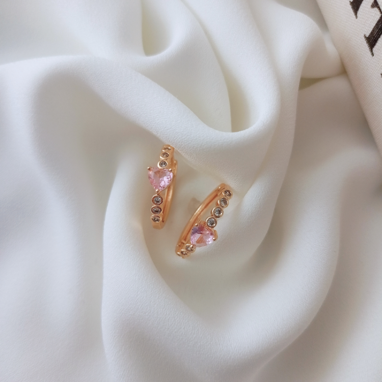 Kalp Detayli Pembe Zirkon Taşlı Gold Küpe