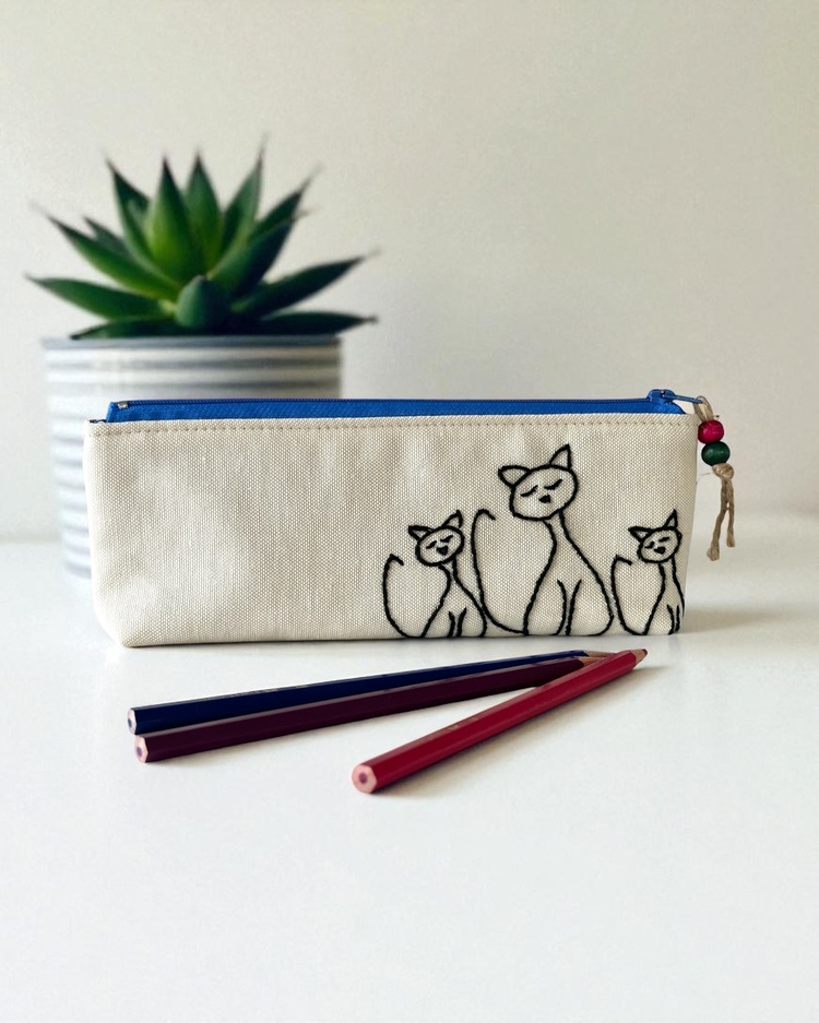 Kedi Nakışlı Fermuarlı Çanta