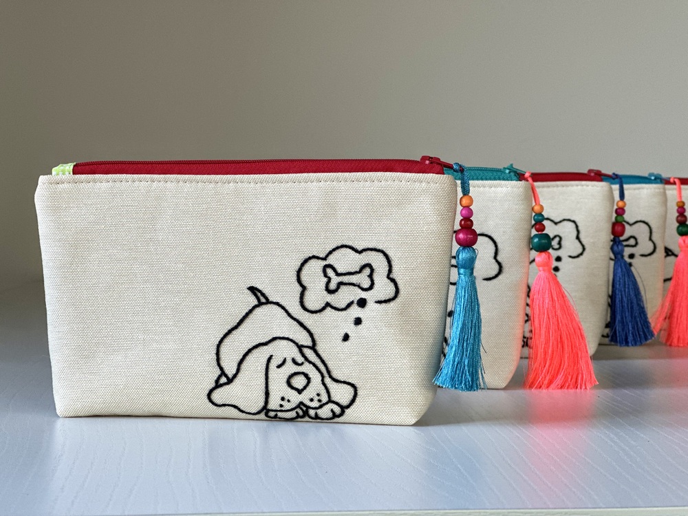 Köpek Nakışlı Fermuarlı Çanta